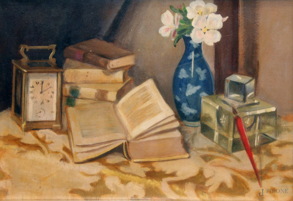 Italia Zanardelli Zocca, natura morta con libri, orologio e vaso, olio su cartone, cm 25x36, entro cornice.