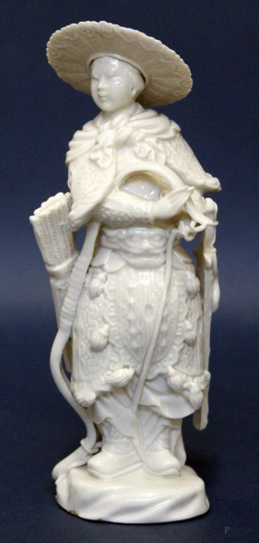 Guerriera con arco, scultura in porcellana, Arte Orientale, H 16 cm.