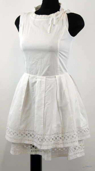 Simonetta, vestito bianco smanicato da bambina, gonna  e sottogonna plissettate, chiusura con zip a scomparsa sul retro, taglia 14 anni.