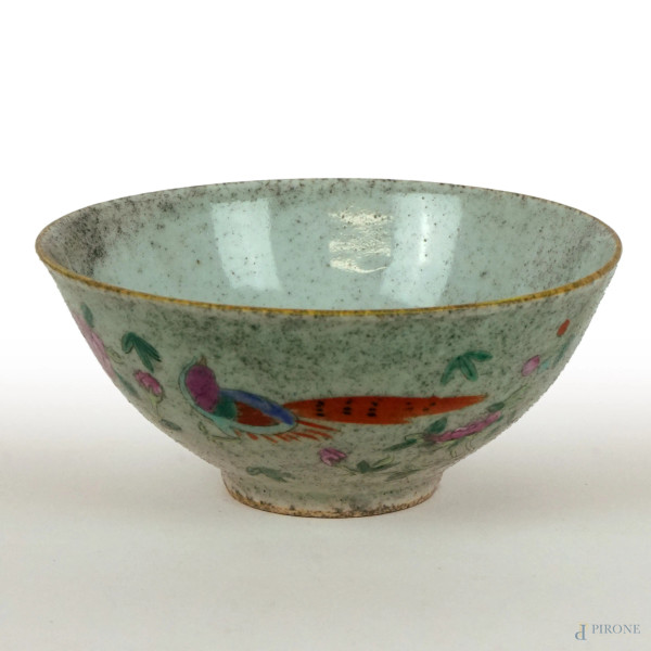 Bowl in porcellana policroma, decori floreali, arte orientale, XX secolo, cm h 7,5x17