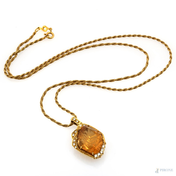 Collana con ciondolo in oro 18kt con citrino centrale, lunghezza cm 60, peso gr 19,8