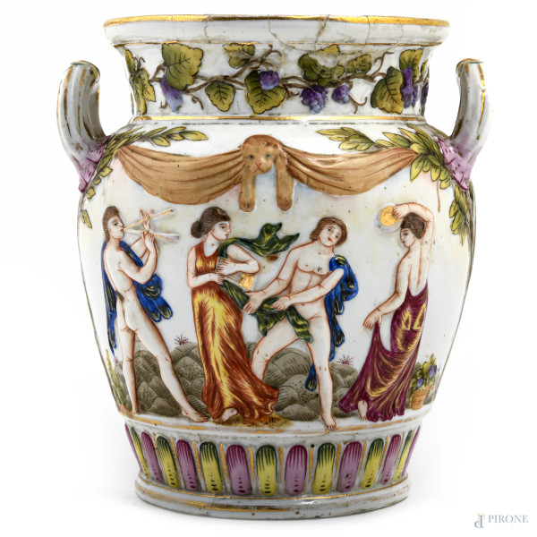 Vaso in ceramica Capodimonte con raffigurazioni a rilievo di scene mitologiche, XIX -XX secolo, altezza cm 19, (difetti, rotture, restauri)