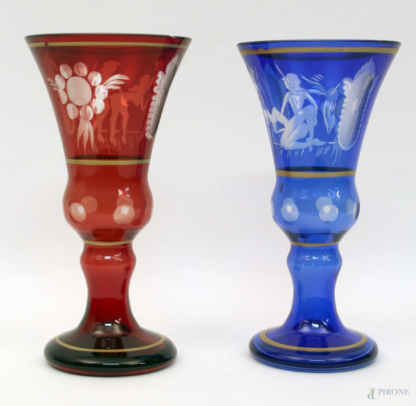 Lotto di due bicchieri in cristallo Biedermeier, incisi a decoro di scene erotiche, lievi sbeccature.