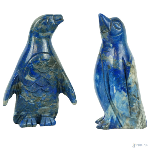 Pinguini, due piccole sculture in lapislazzulo, cm h 7, (difetti).