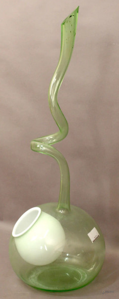 Vaso in vetro verde, altezza 88 cm.