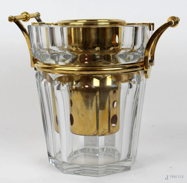 Portachampagne in cristallo “Harcourt” Baccarat, con finiture in metallo dorato, altezza cm 23, seconda metà XX secolo
