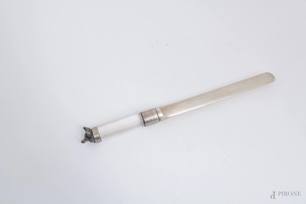 Lotto di oggetti di in argento, XX secolo, peso lordo complessivo gr 1300, (segni di usura, difet...