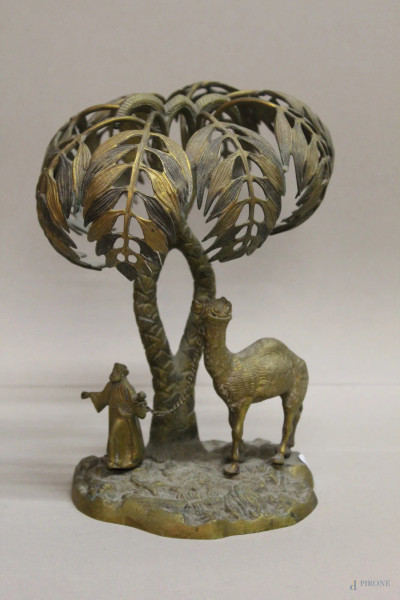Lotto di due sculture in bronzo, h. 22/16 cm.