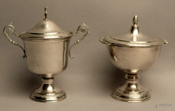 Lotto di due zuccheriere in argento, h cm 14, gr.180.