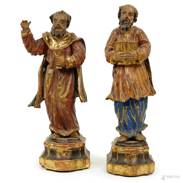 Due antiche sculture in legno policromo raffiguranti santi, h max cm 33,5, (difetti)