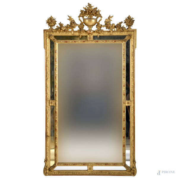 Specchiera in legno  dorato e intagliato, decorazione apicale floreale con crateri, fine XIX secolo, cm 178x97, (segni di usura, rotture, scalfiture, difetti)
