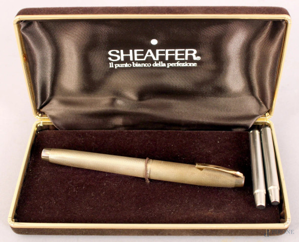Sheaffer, penna stilografica completa di due ricariche, in custodia.
