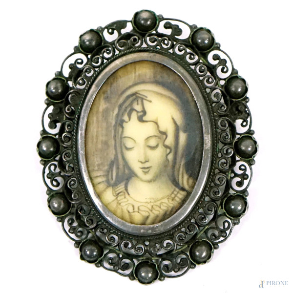 Spilla-pendente in argento con miniatura raffigurante volto della Vergine, cm h 5, inizi XX secolo