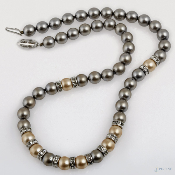 Collana in bigiotteria con perle grigie, lunghezza cm 42