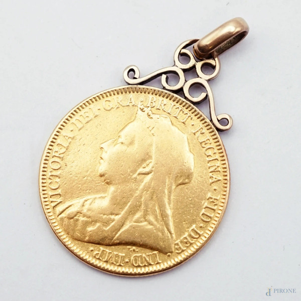 Sterlina in oro Vittoria-Testa Velata, 1893, con montatura a ciondolo, diametro cm 2, peso gr. 8,...