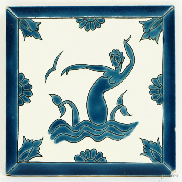 Gi&#242; Ponti - Piastrella in ceramica smaltata bianco e blu, cm 15x14,5, (sbeccature).