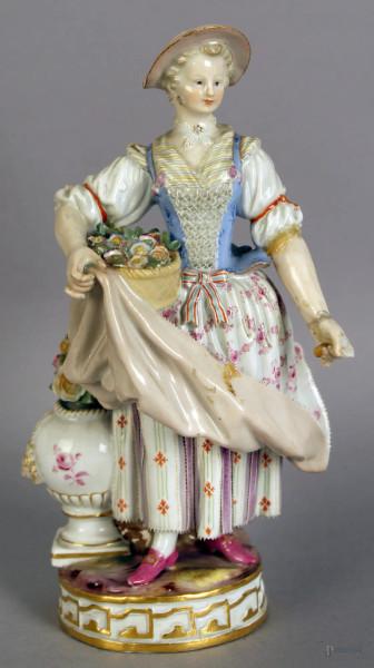 Donna con cesta di fiori ,scultura in porcellana Meissen (difetti) H19 cm XIX sec.