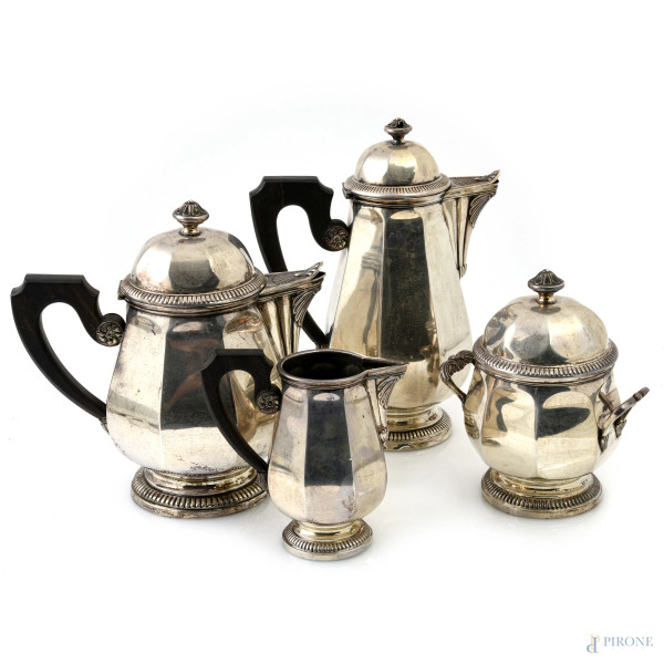 Servizio in argento 800/000 composto da lattiera, zuccheriera, teiera, caffettiera, altezza massima cm 25, peso complessivo lordo gr 1580