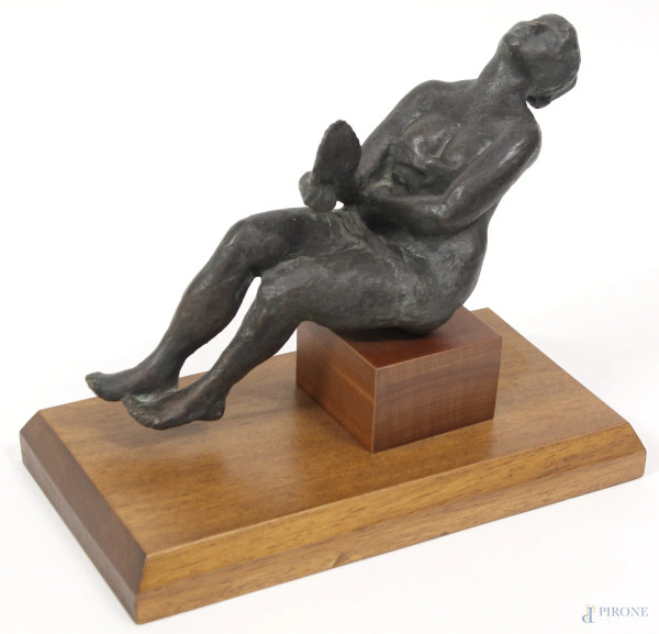 Giovanni Romagnoli - Estasi, scultura in bronzo brunito poggiante su base in legno, H 22 cm.