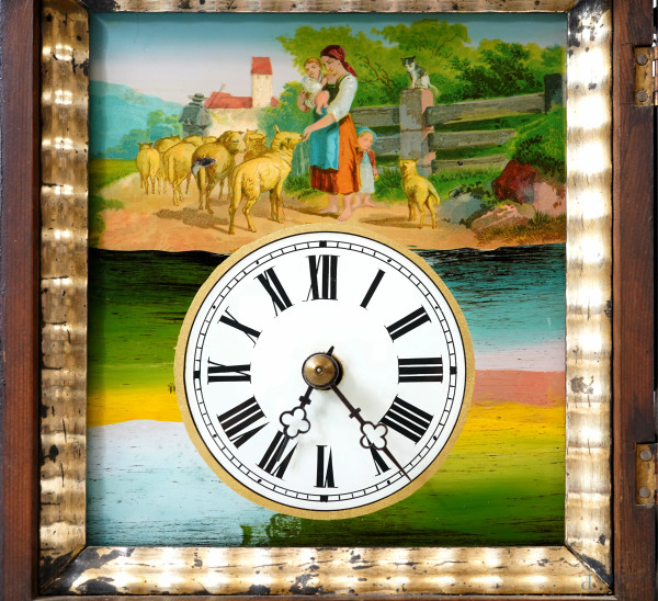 Pendola da muro in legno, decorazione policroma raffigurante una famiglia di pastori con il gregg...