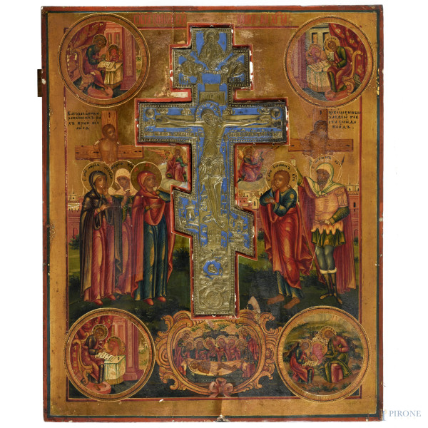 Icona raffigurante Crocifissione, XIX-XX secolo, olio su tela con inserto di croce in bronzo cesellato e smaltato, cm 53,5x43,5, (segni di usura, scalfiture, cadute di colore, difetti)