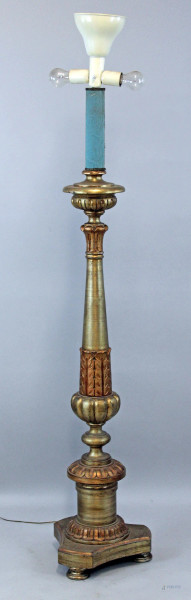 Lampada da terra in legno intagliato e dorato a mecca, XX secolo, cm h 117