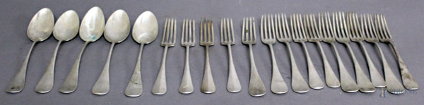 Lotto composto da sei cucchiai e quattordici forchette in argento, gr.1120.