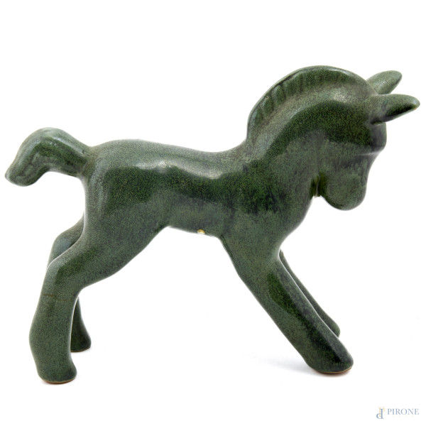 Scultura di asinello in ceramica nei  toni del verde, XX secolo, cm 15x23