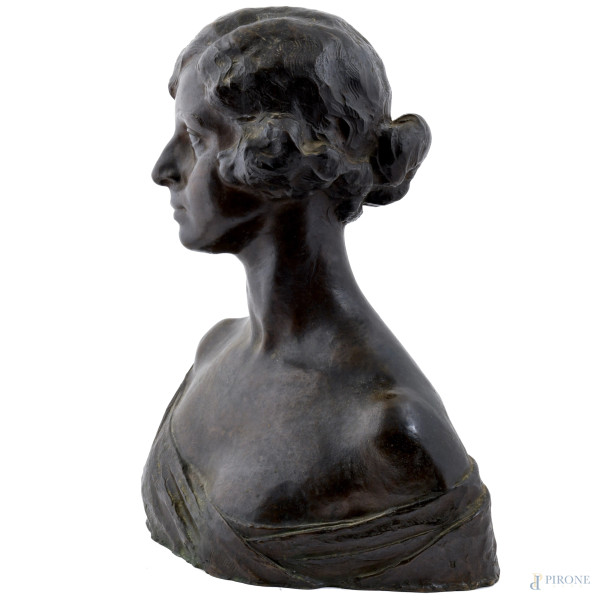 Torquato Tamagnini (1886 - 1965) , Busto di donna, scultura in bronzo, altezza cm 50, firmato e i...