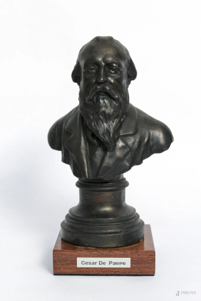 Cesar De Paepe, busto in gesso rivestito in lamina di rame, firmato sul retro, H 26 cm.
