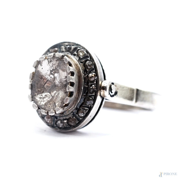 Anello in argento e diamanti taglio vecchio 0,40 e rosetta centrale circa 3 ct, misure n.14, peso gr. 7,4