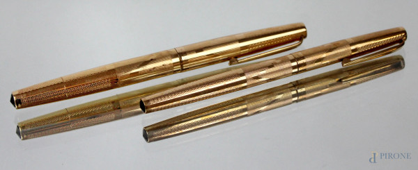 Lotto di due penne Lalex stilografica e biro, laminate in oro 750,  cm 12,5.