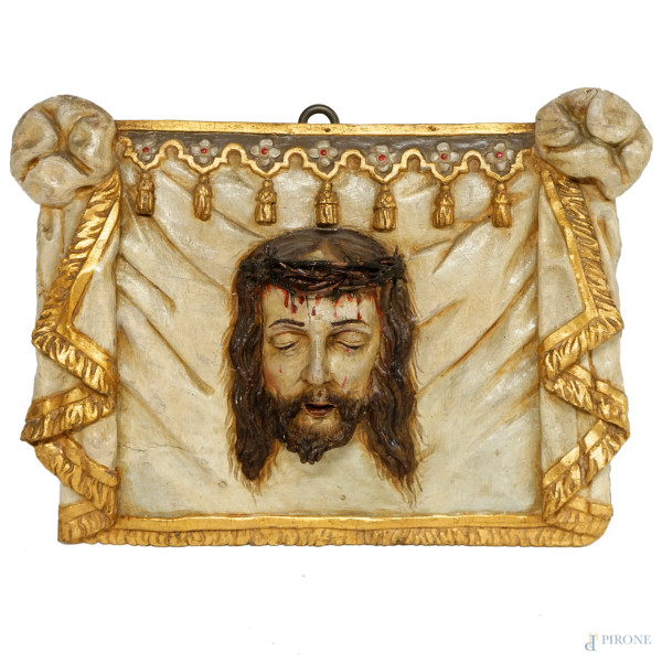 Altorilievo in legno policromo rappresentante il Velo della Veronica, XX secolo, cm 24x31,5