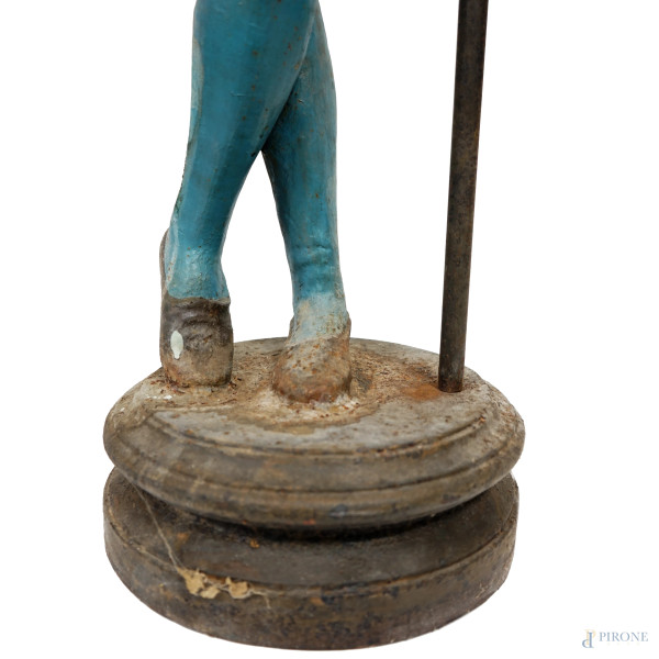 Sculture in ghisa dipinta rappresentanti una coppia di alabardieri, prima metà del XX secolo, alt...