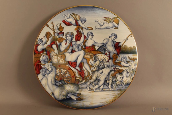 Piatto in ceramica Gualdo Tadino, raffigurante scena mitologica, firmato, diametro 51,5 cm.