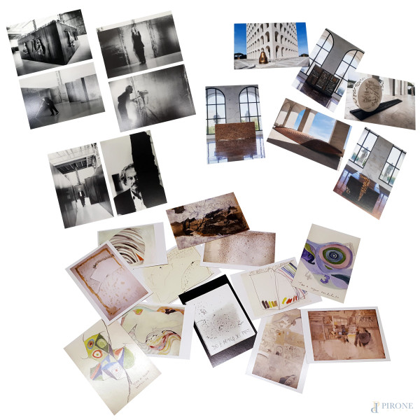 Lotto composto da una raccolta di cartoline da collezione di arte contemporanea