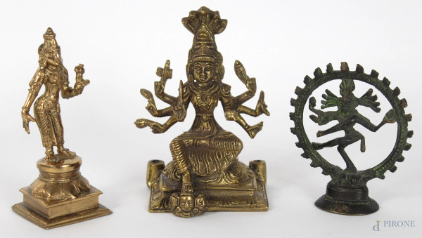 Lotto di tre sculture induiste in bronzo, altezza max cm.12, XX secolo.