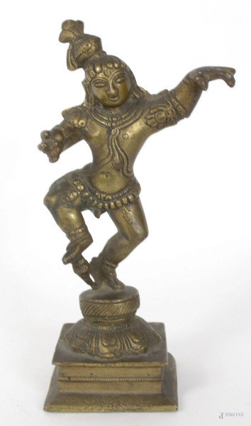 Divinità orientale in bronzo, altezza cm. 21, XX secolo.
