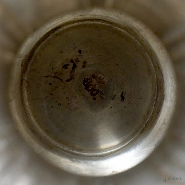 Vaso in argento sbalzato, cesellato e niellato, con 3 cabochon, cm h 25, peso gr. 680