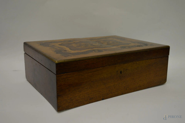 Antica scatola in radica con piano a tutto intarsio, h.10X32X24 cm.