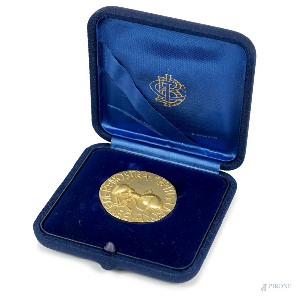Medaglia "Formicone" in oro 18 kt, disegnata da Giacomo Manzù, incisore Giuseppe Trecchi, diametro cm. 3,7, gr. 25,8