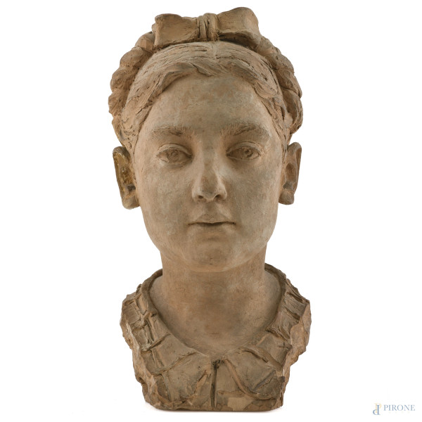 Testa di fanciulla in terracotta, XIX-XX secolo, altezza cm 32, (segni di usura, scalfiture)