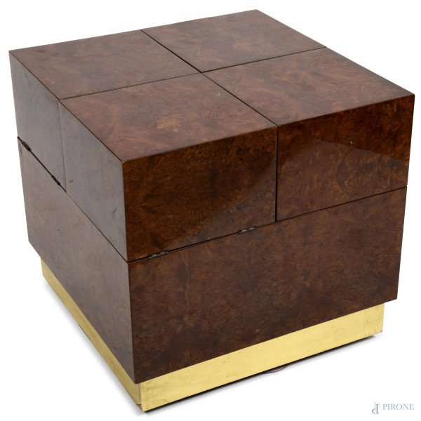 Playbox by Meda e Montanari, mobile musica impiallacciato in radica a quattro casse acustiche con giradischi e riproduttore a nastri, cm 60x60x55, (difetti, scalfiture, da revisionare)