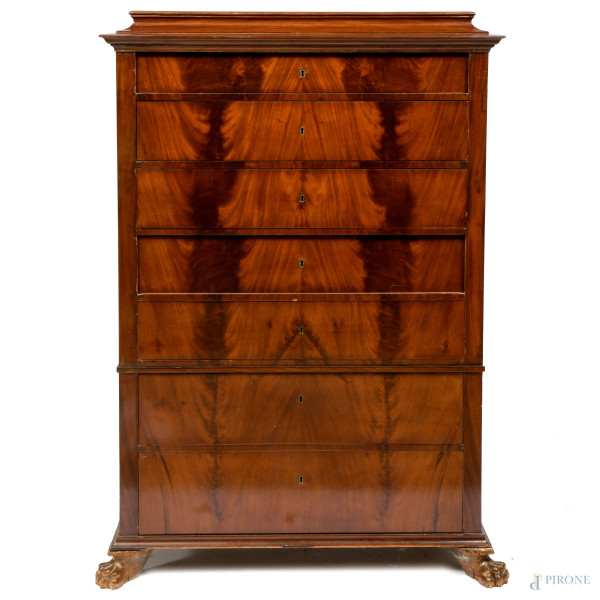 Settimino impiallacciato in piuma di mogano, XX secolo, cm 151x100,5x50,5, (segni di usura, difetti, scalfiture)