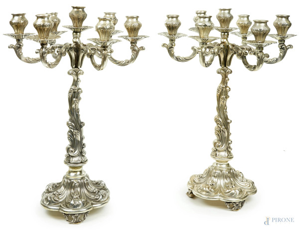 Coppia di candelabri in argento a sette fiamme, prima metà XX secolo