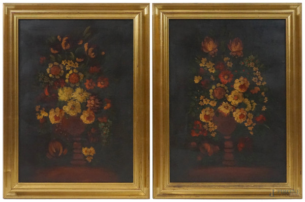 Vasi con fiori, coppia di dipinti ad olio su tela, cm 70x50, XX secolo, entro cornici.