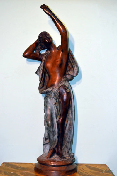 Fanciulla con vestale, scultura in bronzo brunito primi &#39;900, h.104 cm.
