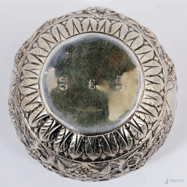 Servizio composto da teiera, lattiera e zuccheriera in argento. Inghilerra, Charles Boyton, 1886,...