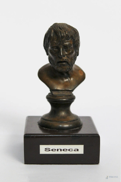 Seneca, busto in bronzo con base in legno, H 14 cm.