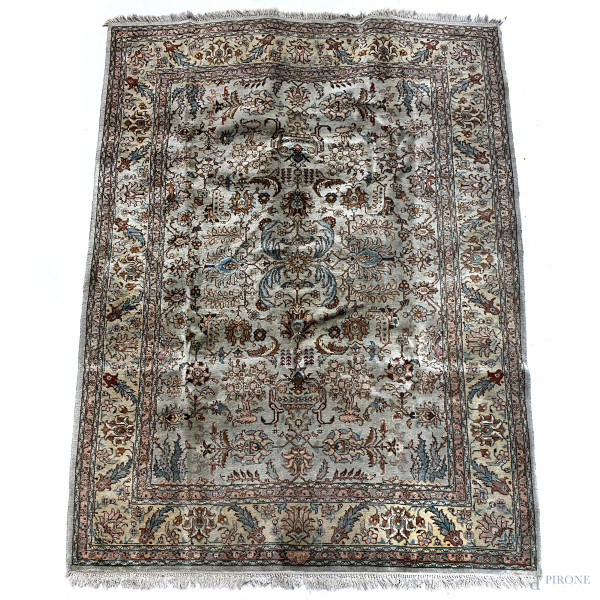 Tappeto, cm 278x171, (segni di usura)